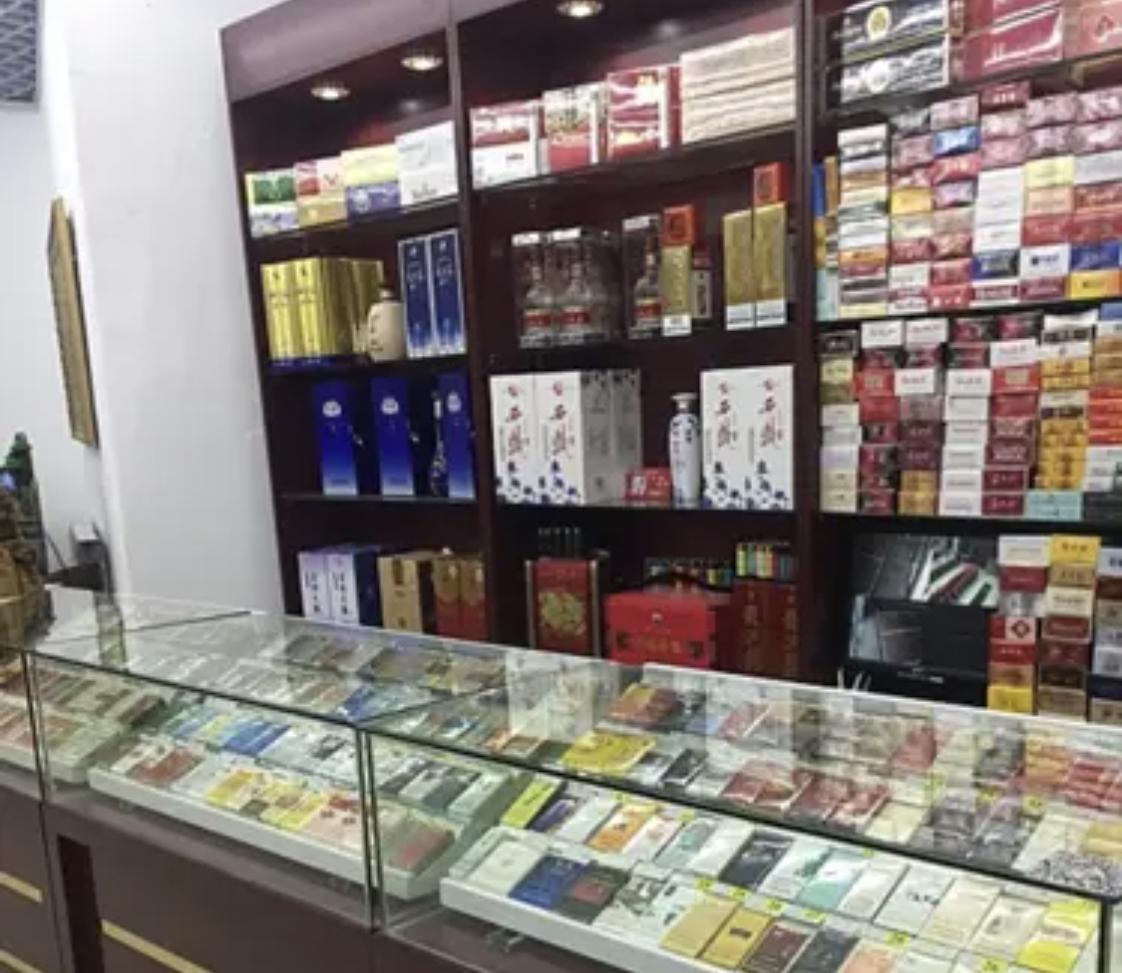 香烟，一定要有配料表。
香烟，一定要有保质期。
一款合格产品，一定要注明配料表，