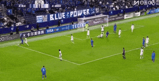 中国足球裁判马宁真是太霸气了！在今天进行的一场亚冠精英赛中，当时利雅得新月和阿布