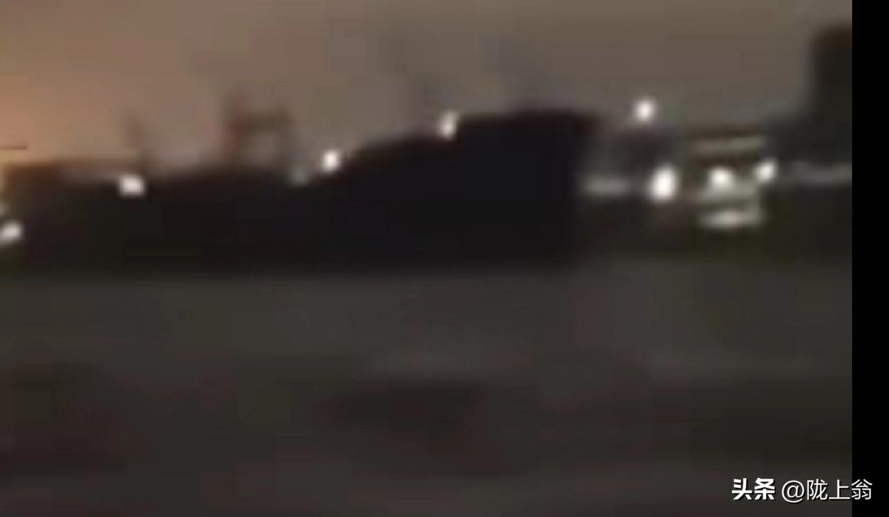 3月23日，乌克兰无人机袭击了位于波罗的海的俄罗斯最大港口，普里莫尔斯克港。
该