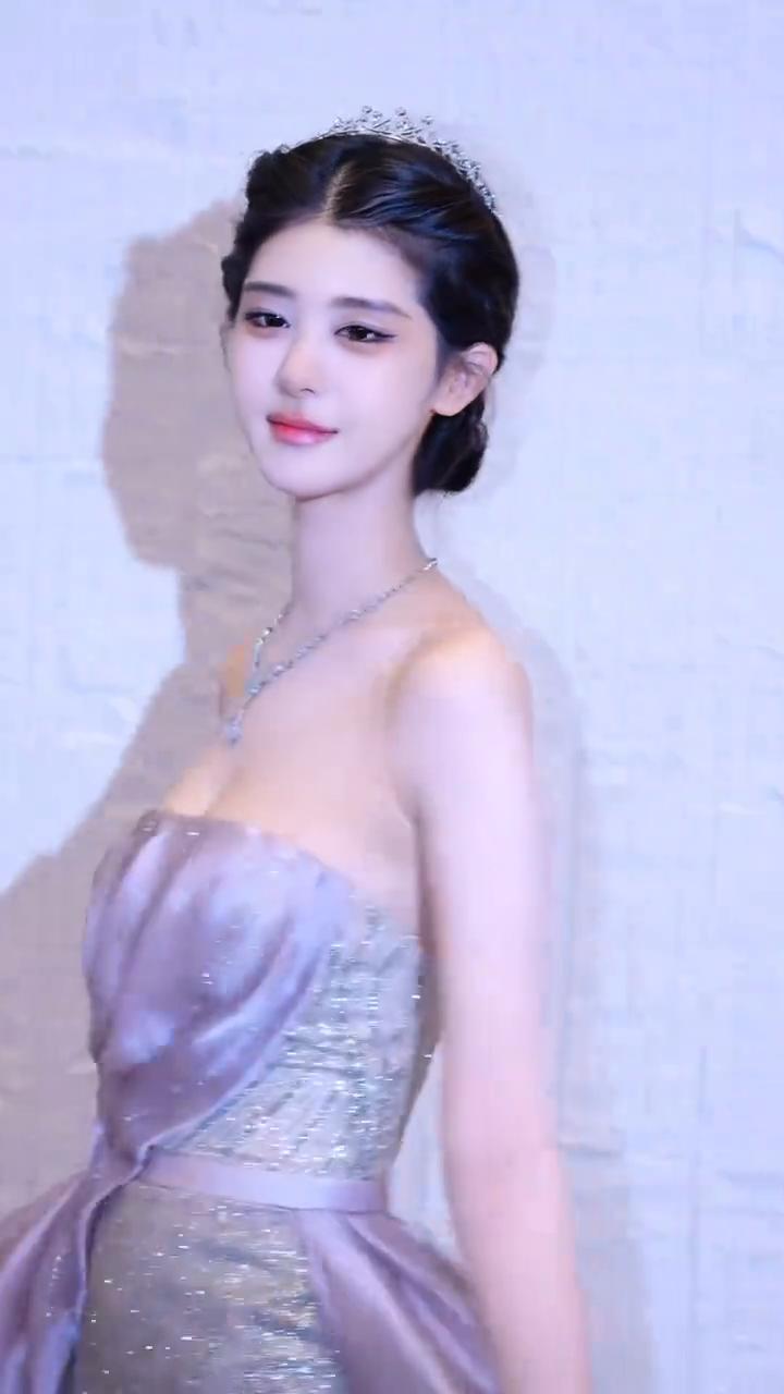 白星河ung全球联合选美盛典总冠军。