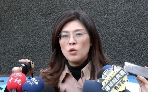 郑丽文再次露出了“狐狸尾巴”！台湾国民党主席郑丽文宣布：“国民党将持续守护台湾民