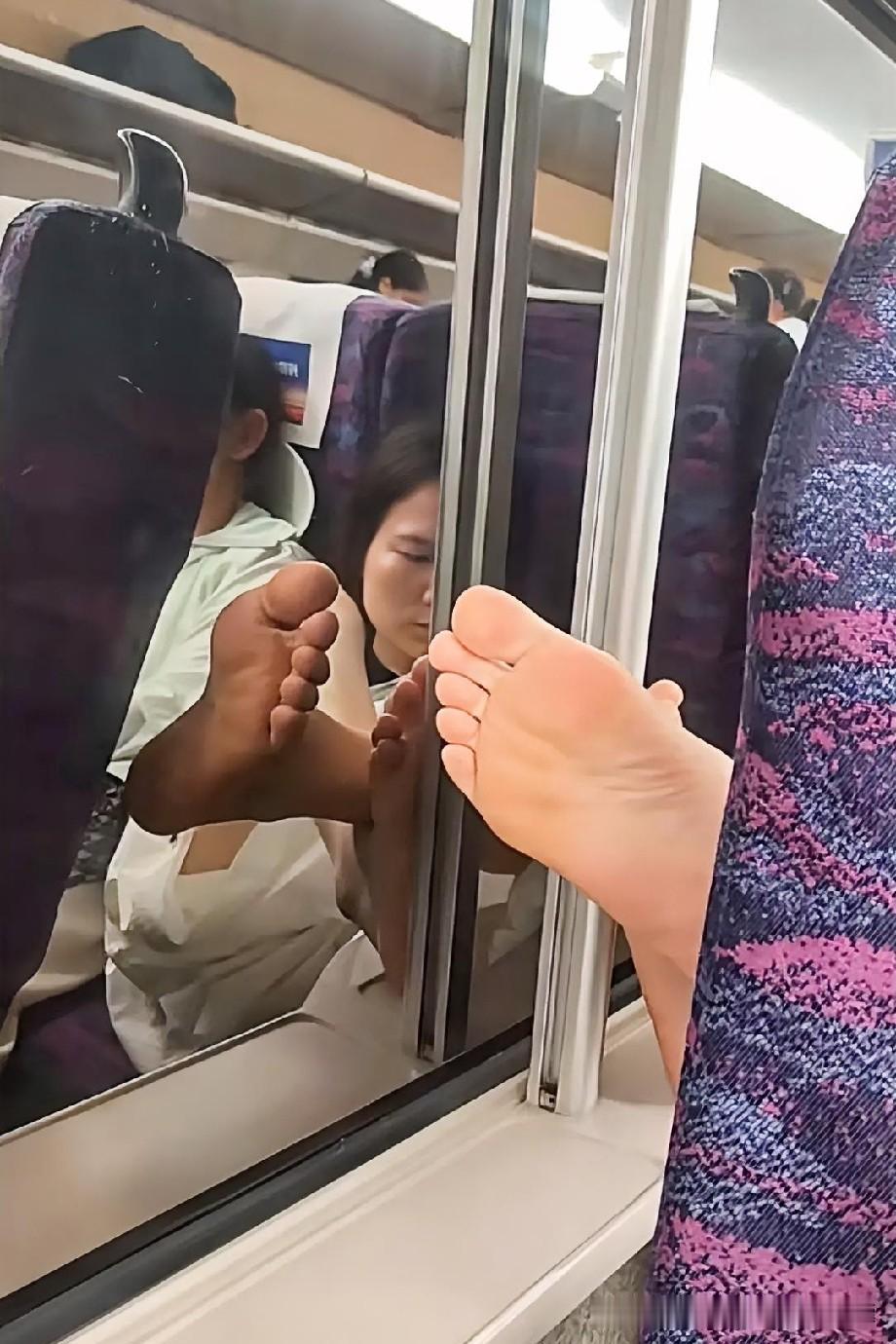 遇到这种情况，一般我看人的，是个男的我会当场发脾气，是女的我不出声，换作是你会怎