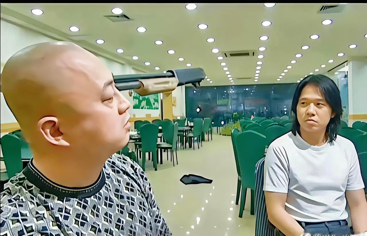 被火控雷达照射是啥样的？我给大家科普一下，大概率就是下图这样的。就相当于你被别人