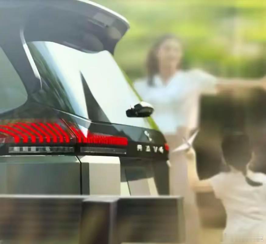 全新一代丰田RAV4风格硬朗个性：全新一代丰田RAV4即将发布，网上已流出图片。