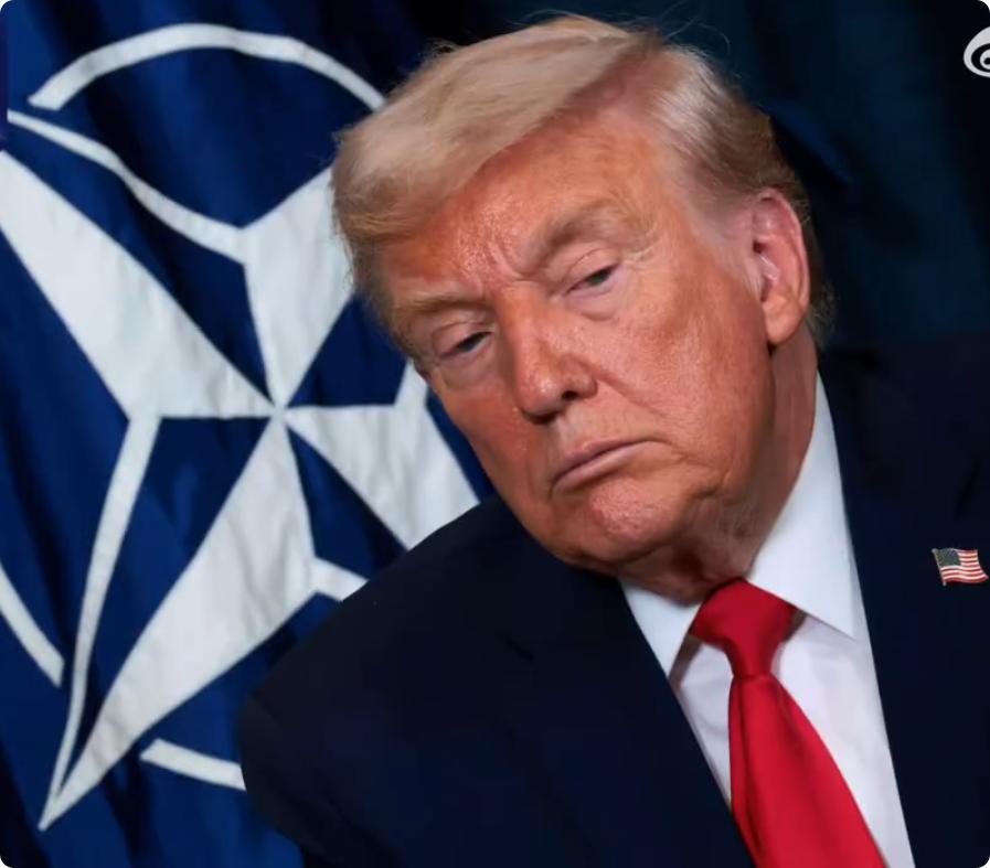 【特朗普扬言退出北约，英国被痛批】
今天西方内部爆出大新闻。特朗普接受英国媒体采