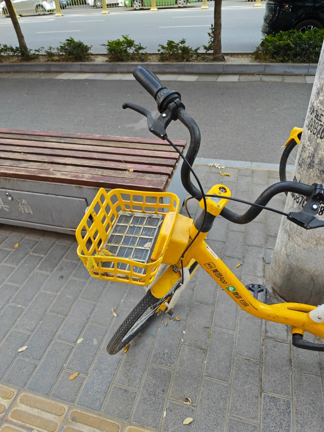 明星即使去店里拿手机，也会包裹的严严实实，根本不会让你看出来，除非商场是片场。 