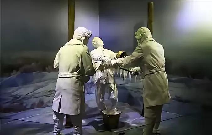 1937年，北平城破了。29军军长宋哲元的姨太太没能跟上大部队，落到了日本人手里