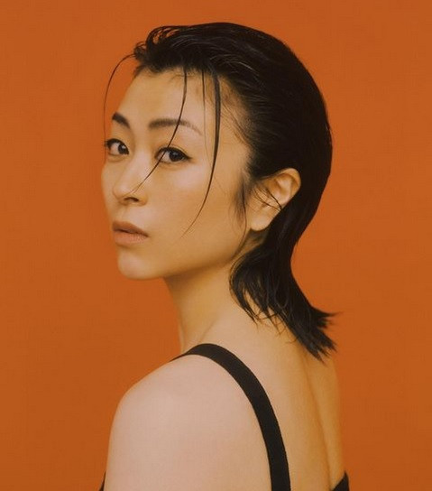 宇多田光 追星也疯狂宇多田光原来曾经和 Björk 握手过！在25年前 Björ