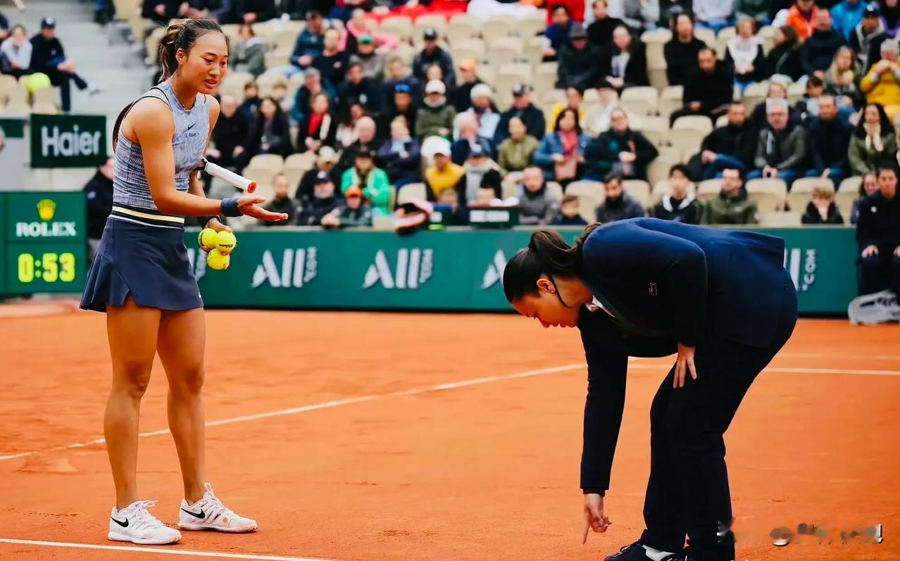 正当郑钦文还停留在低迷情绪中无法自拔的时候，罗兰加洛斯的大雨来得正是时候！法网女