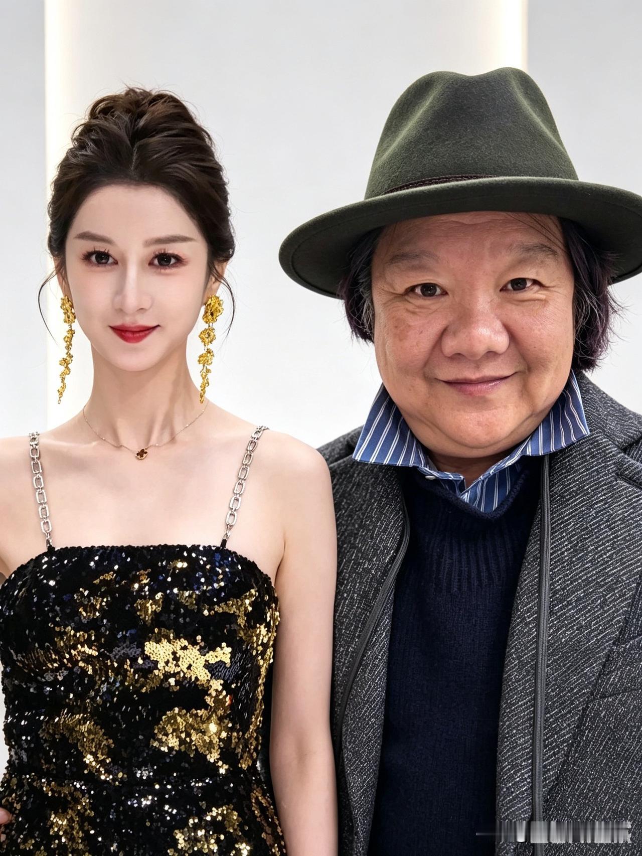 洪晃早年做电视节目时，采访过一位傻白甜的大长腿超模。这个外形极度打眼，但谈吐满是