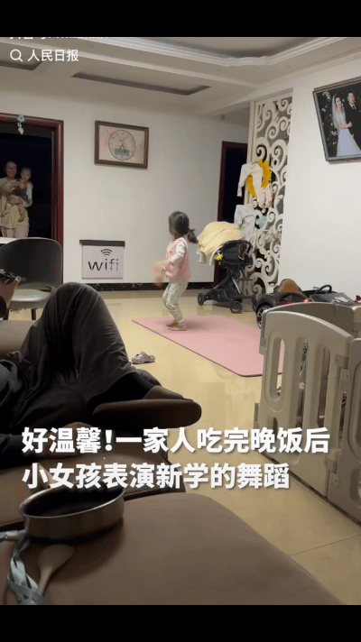 “没想到上人民日报了！”近日山东，一家人晚饭后，5岁女孩拿出了瑜伽垫，家人以为她