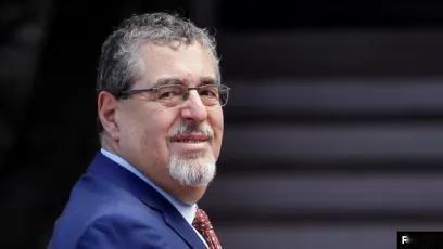 据路透社报道，危地马拉总统贝尔纳多·阿雷瓦洛当地时间5月24日表示，中国拒绝了来