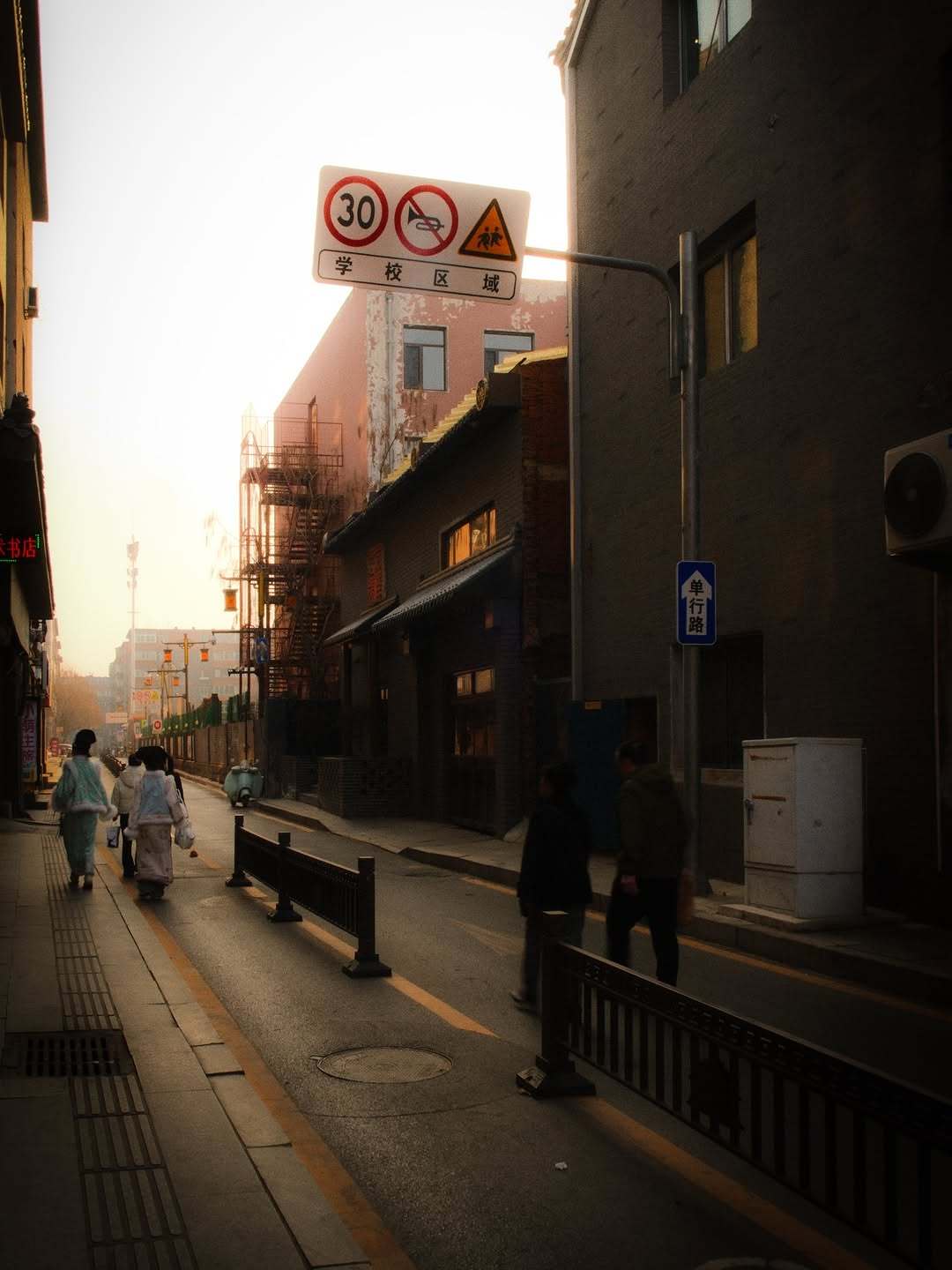 杰隆布朗妻子近期将相机里的沈阳街头库存发了出来拍的真好啊