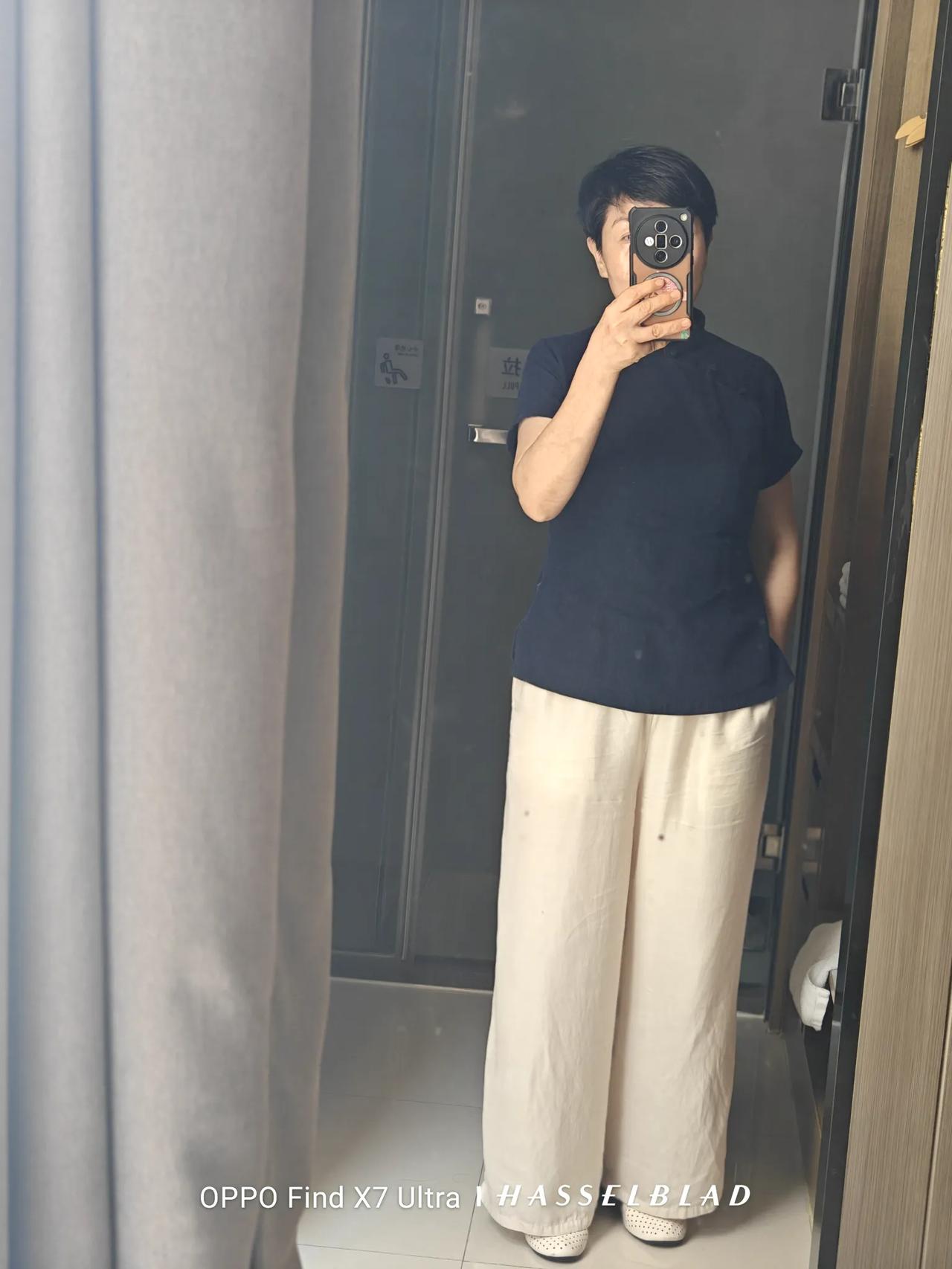 记录一下，盛夏，7月29。焦虑的一天。

早晨六点多，我坐车去孩子家，汗水淋漓，