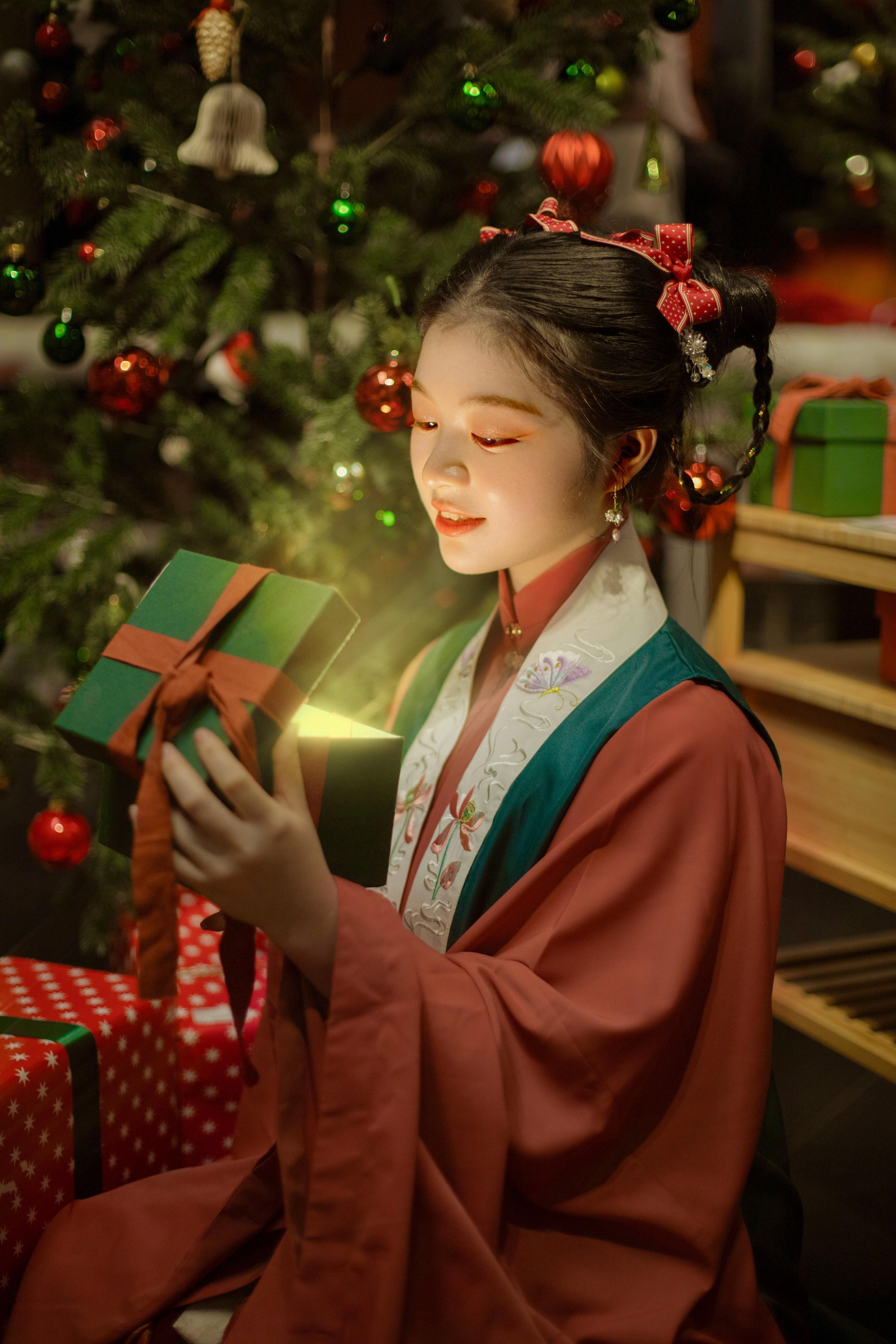 穿汉服过圣诞🎄❄️助力中华文化走向世界‼️。