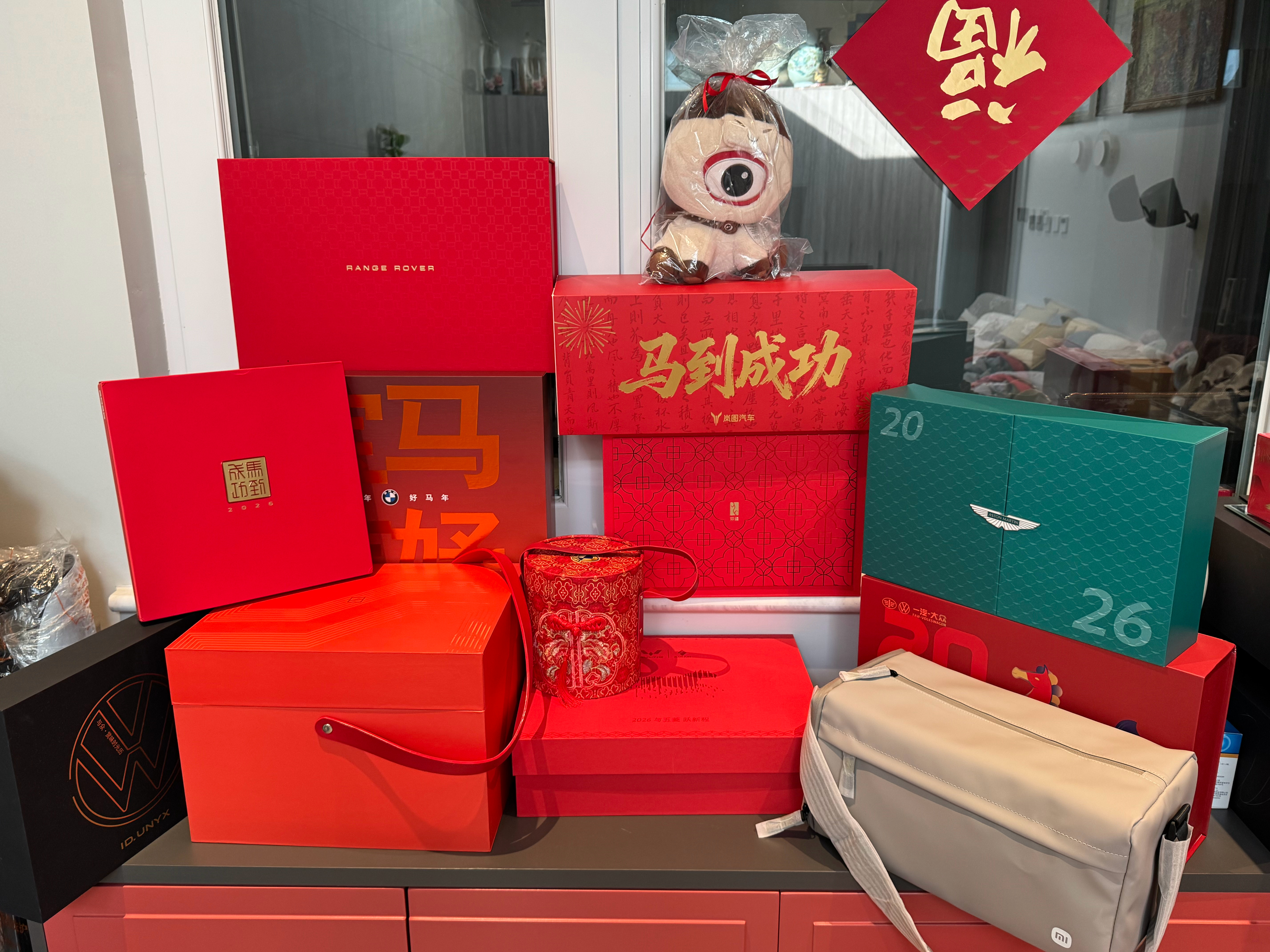 从各品牌收到的新春祝福都抽给大家了，没看到的朋友可以往前面几条翻翻，都是铁粉评论