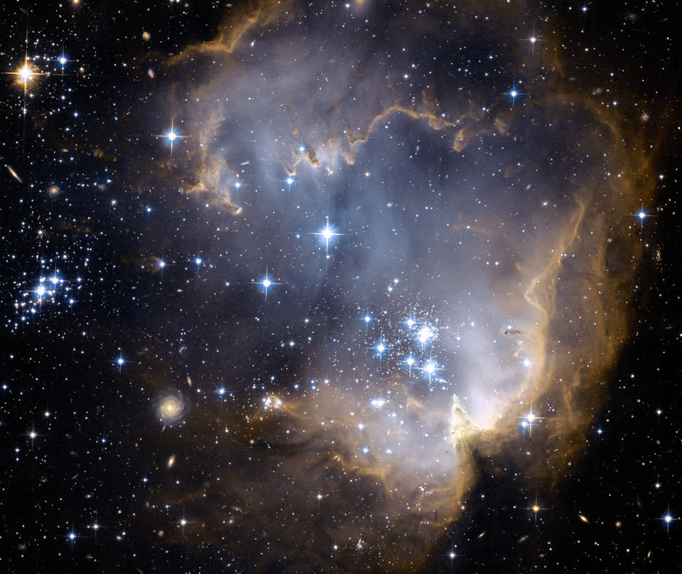 在小麦哲伦星云（一个距离我们约 20 万光年）的卫星星系的外围附近，有一个 50