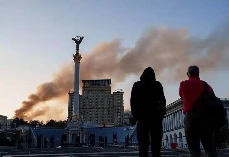 俄乌冲突再升级，“榛树”导弹出场，基辅警报响了一夜。

麻烦看官老爷们右上角点击