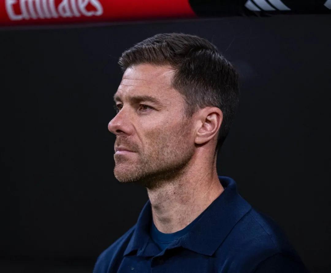 阿隆索在赛前新闻发布会上表示，皇马正关注转会市场。皇马主帅表示：“我们总是要对转