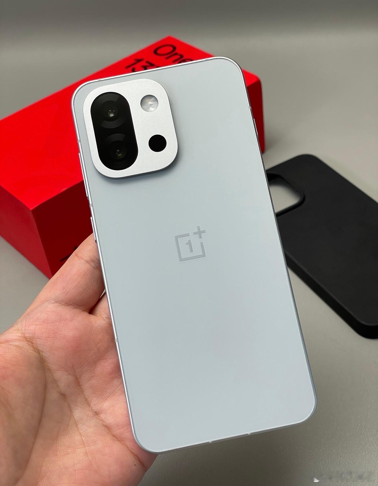 朋友问我一加13T的遗憾是什么，我说过长焦没有光学防抖、短焦指纹、前摄太拉跨、没