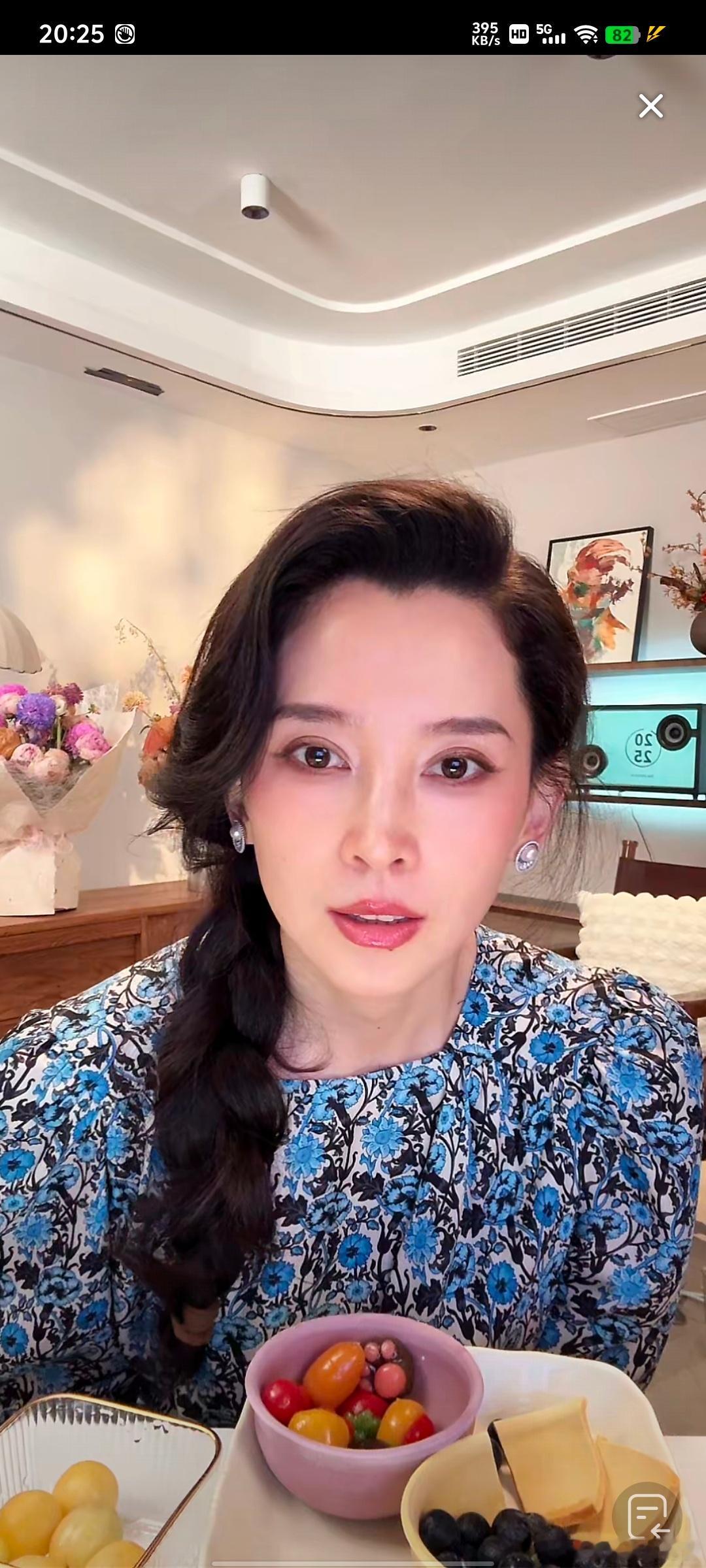 森林北，不知道还是不是汪峰的女友，一万多人在线。 