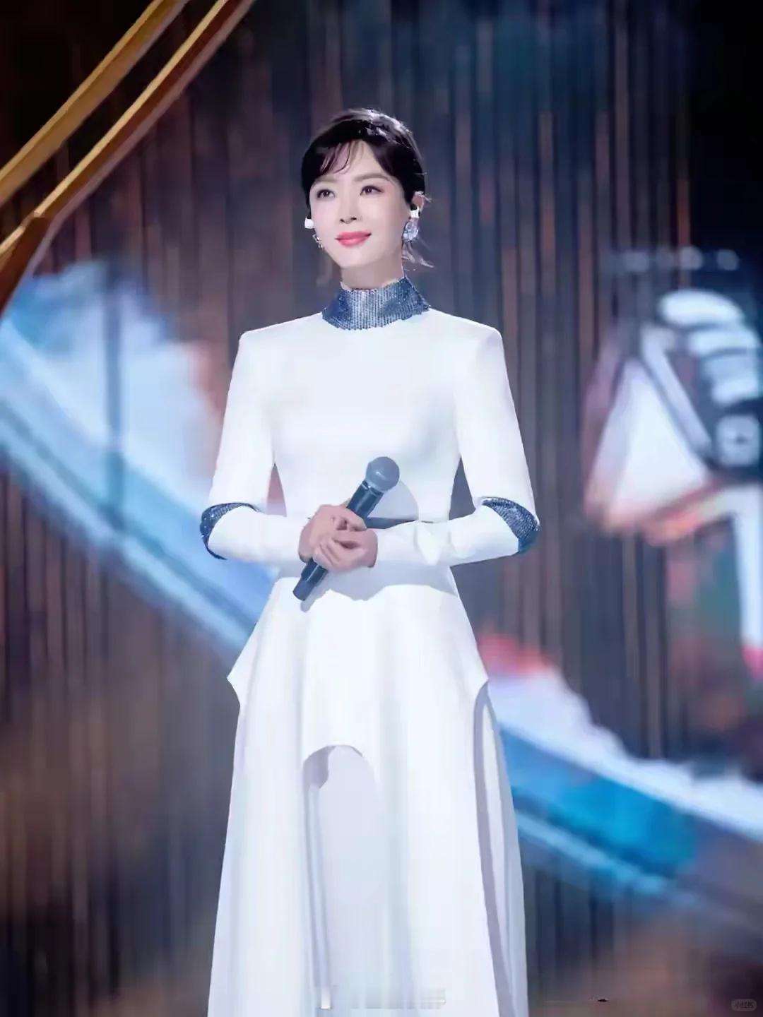 陈数真美，中国影视界的一位实力派女演员，以其成熟稳重的形象和精湛的演技深受观众喜