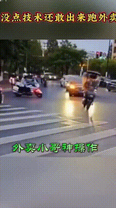 十字路口上演“转圈追逐战”，
看得人捏一把汗
 十字路口上演惊险又滑稽的一幕！