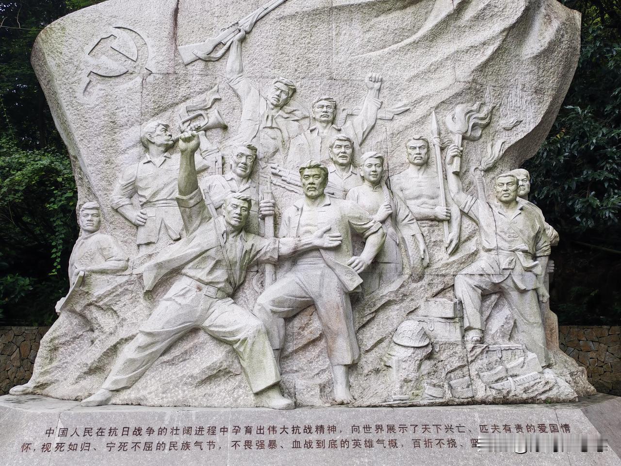 天是真热啊，在外面，就像在火炉边烤一样，那个汗水就不停地涌。

   我也是够勇