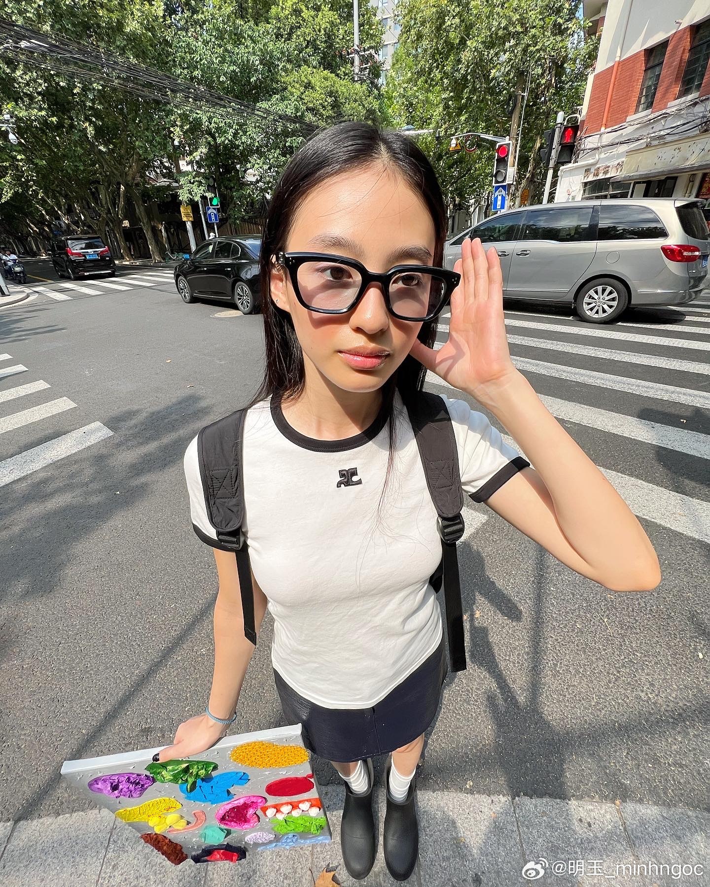 跟我的画合照 嘻嘻😜 ​​​