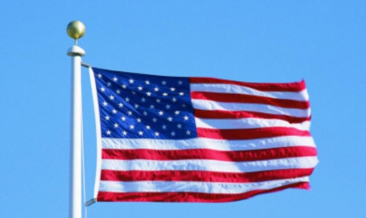 不得不说，特朗普是真爷们！在枪手刚被击毙之后，特朗普在白宫记者晚宴上重返舞台，并