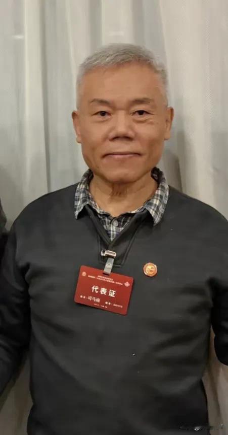 不得不服
司马南在2003年以独立候选人身份当选北京市东城区第十三届人大代表，履