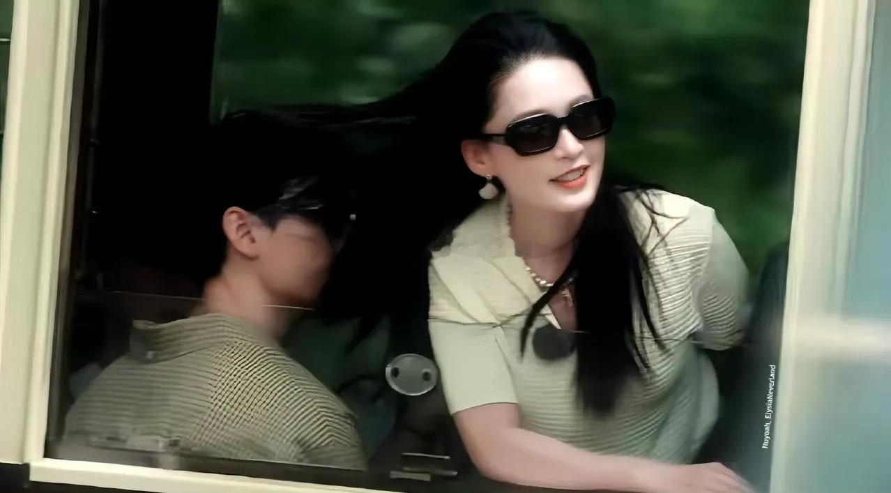 路人偶遇《花少7》拍下的李沁，真大美女！！！ ​​​