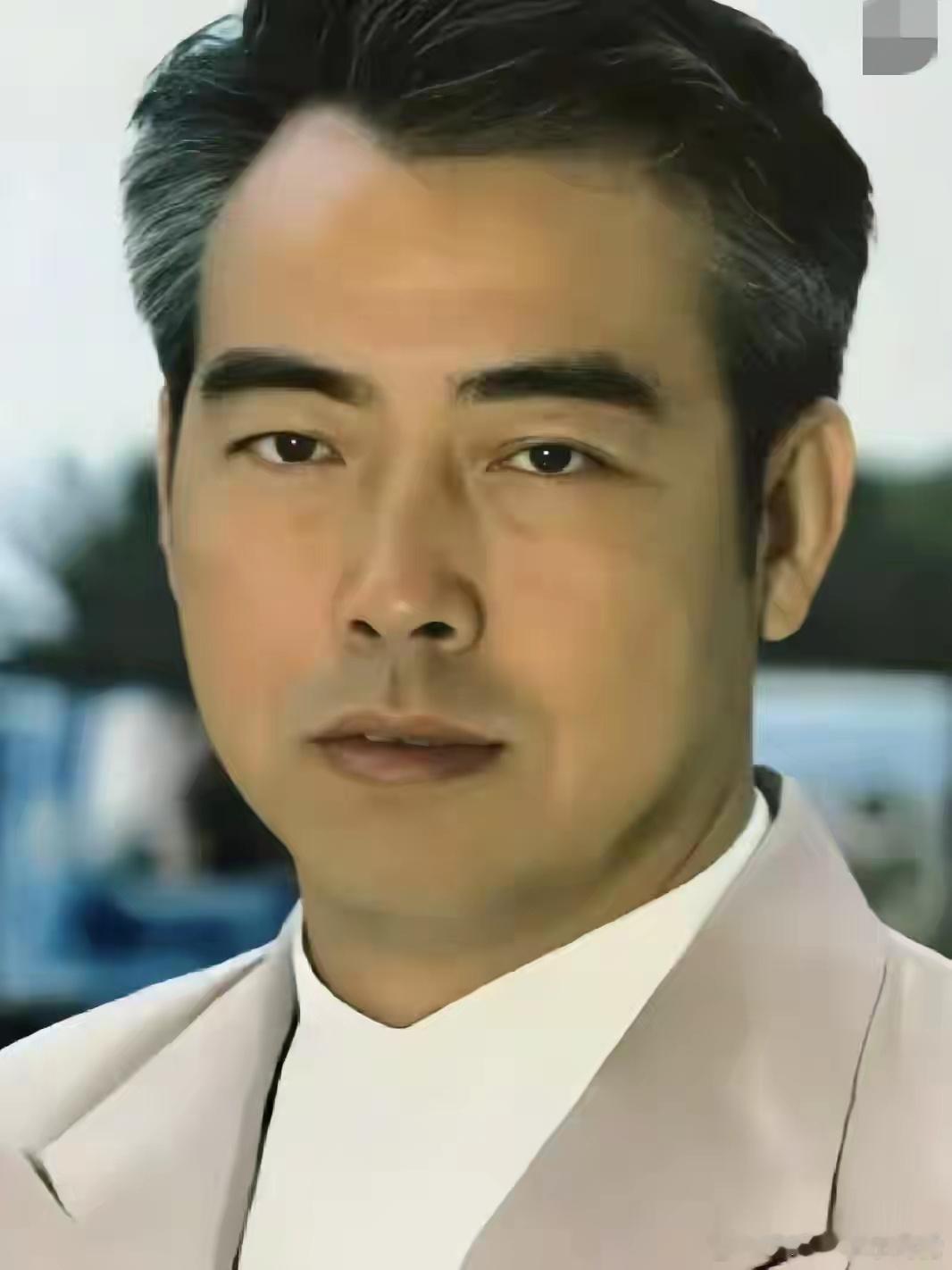 基因真是门学问，长得像开了美颜的他爸，那个美颜就是妈妈 ​​​