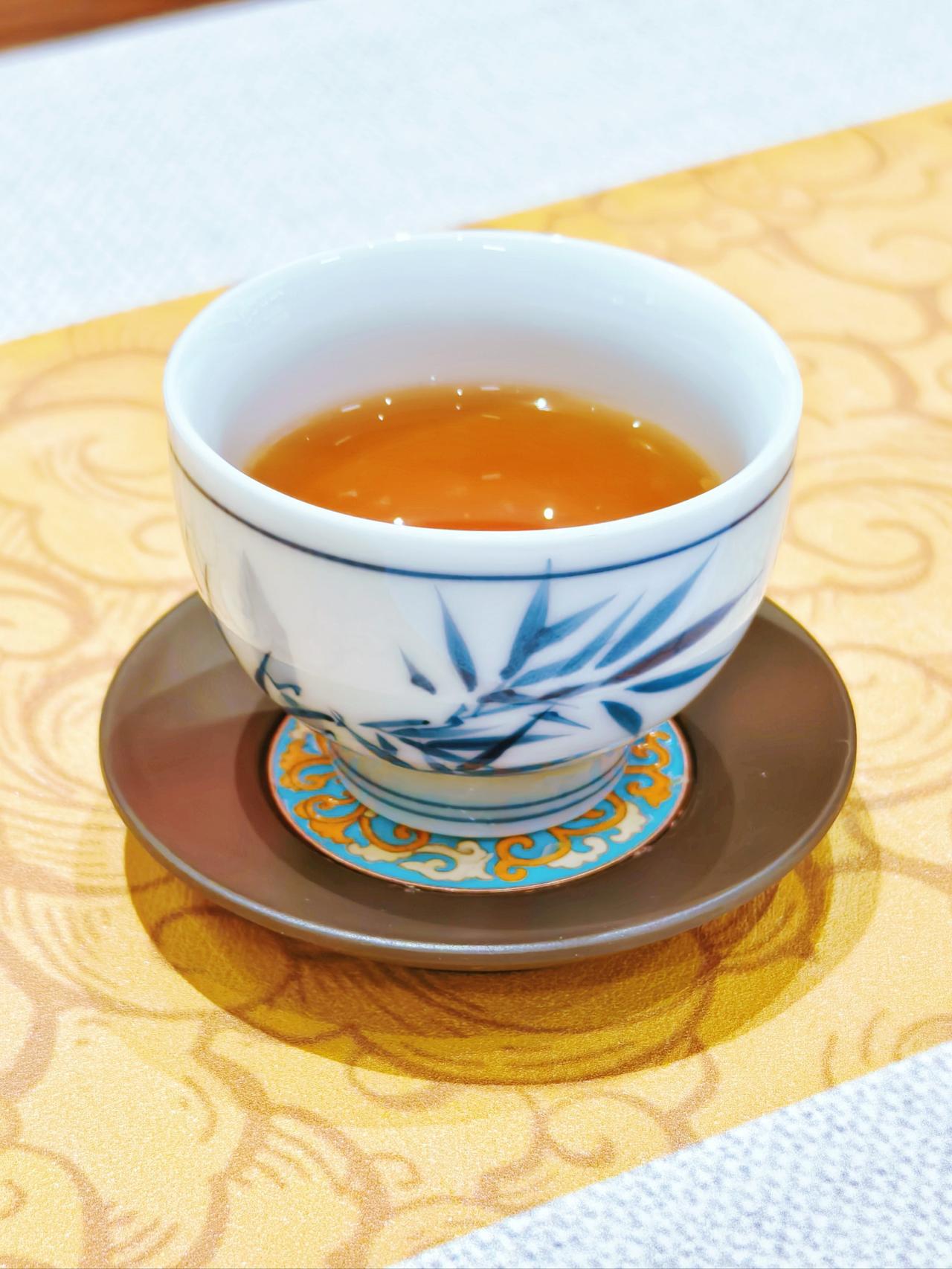 诚邀下联
 下联；酽茶半盏敬宾朋。