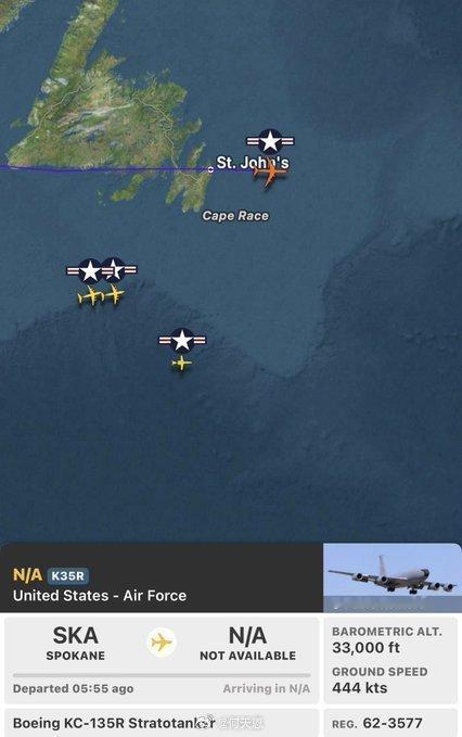 多架美国空军飞机正飞越大西洋前往中东，其中包括两架C-17环球霸王运输机、一架K