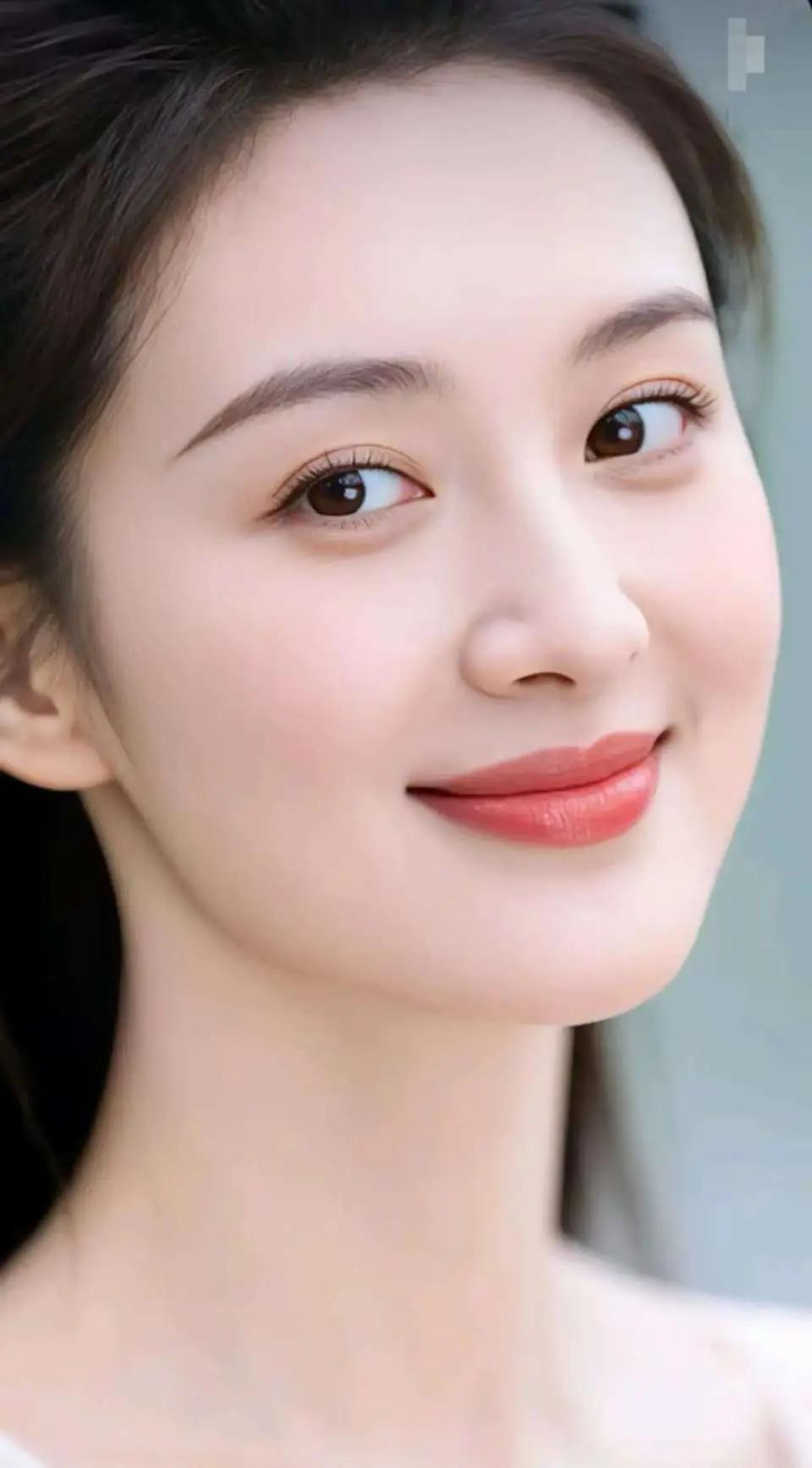 上联：笑语嫣然，眼底浮光情切切
下联：面若桃花，眸含秋水爱依依