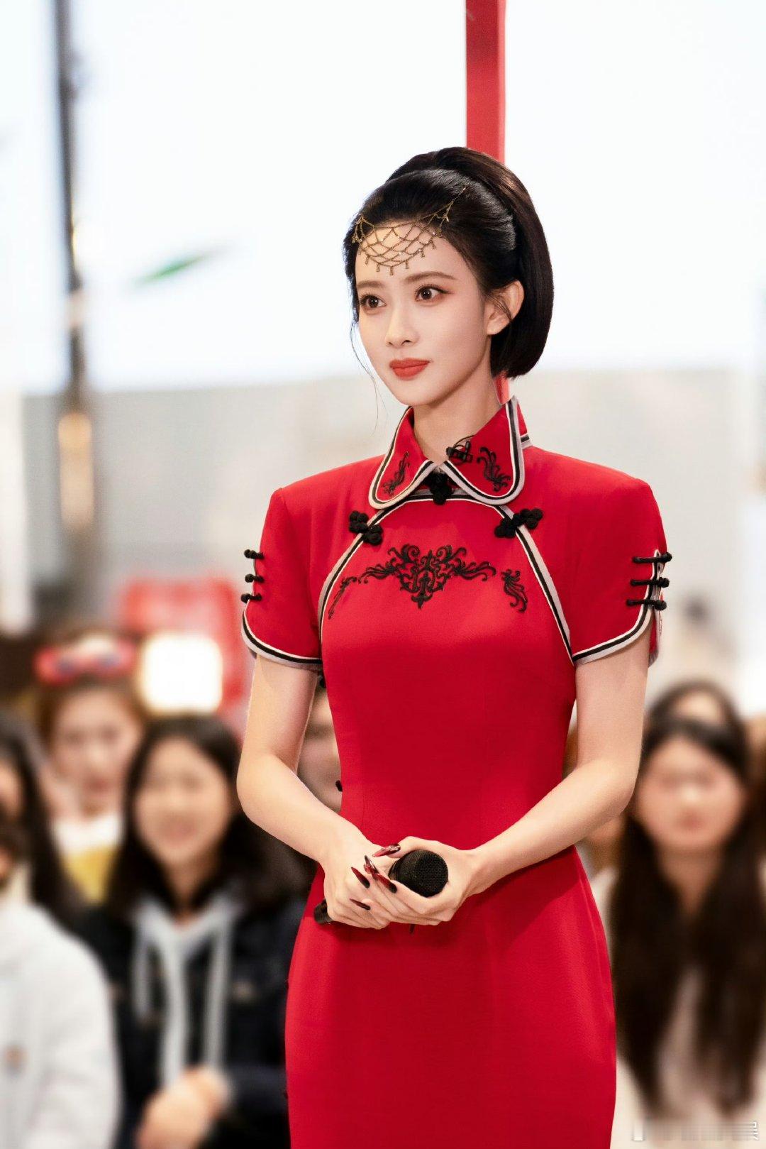 看完vogue开始期待这个红毯了想看女明星来这个红毯团建 没有高定内卷，只管尽情