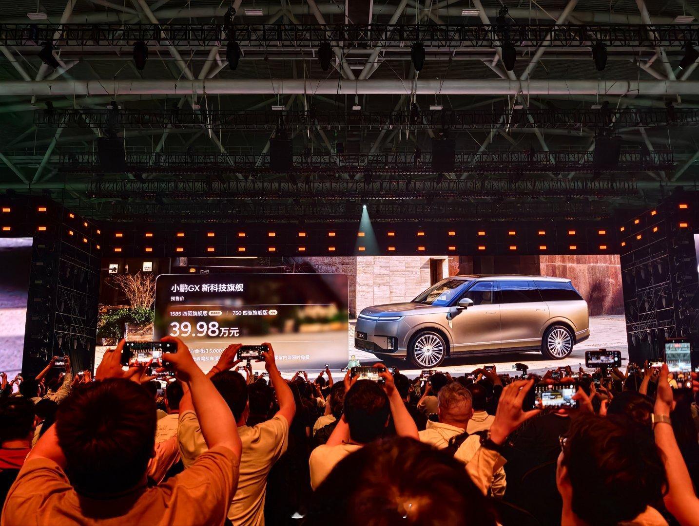 小鹏GX39.98万！物理AI时代的科技旗舰，大六座空间+满配舒适+极致安全，这