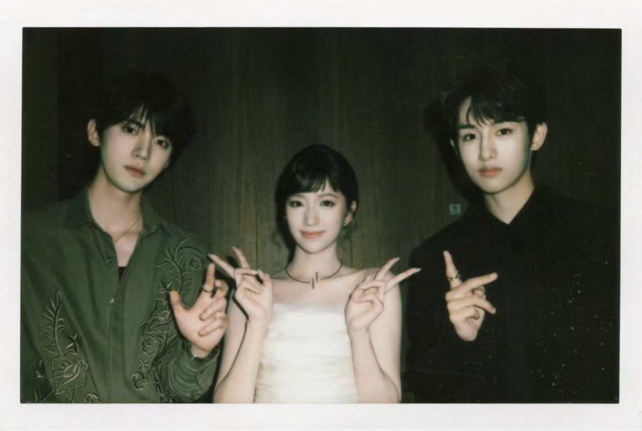 就猜到“欧阳周董”会一起拍照[期待][期待][期待][期待]董思成周翊然欧阳娣娣