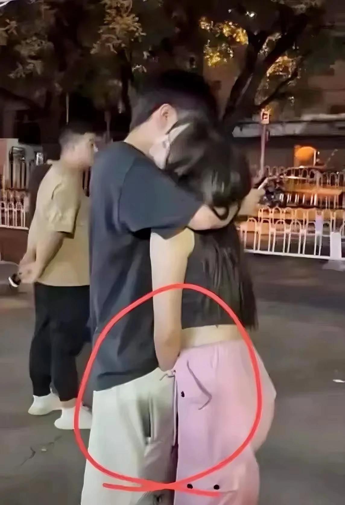 笑翻全场！博主神吐槽：如何在“不装”与“不雷”间走钢丝，优雅又不失真我地度过春天