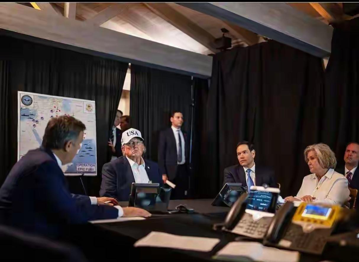 特朗普打伊朗犯愁了！开始说打四天，接着说打四周，再接着说还要多打四到八周……
 