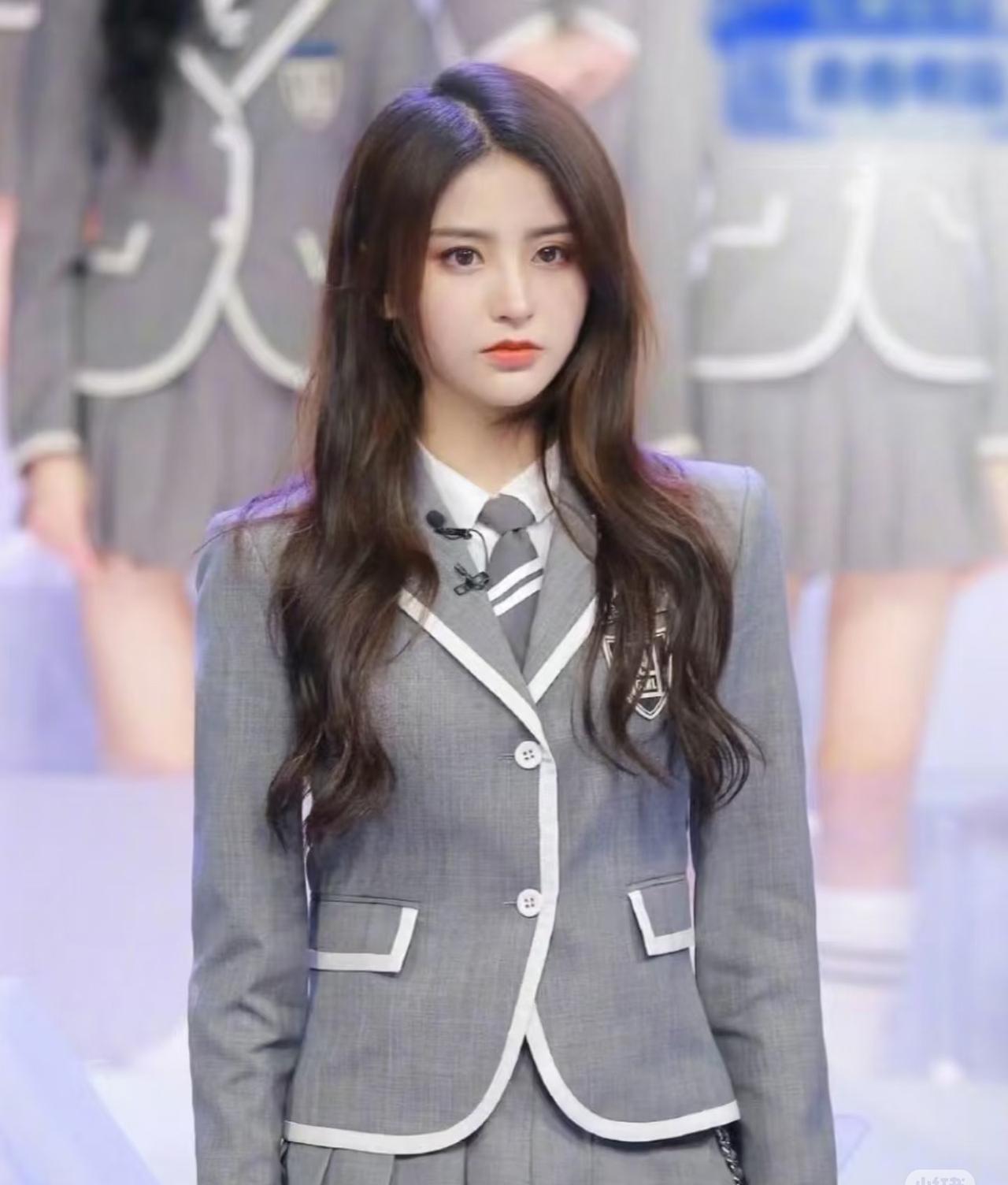 金子涵啊金子涵 真的不知道怎么说你好 她退圈四个月状态一直不稳定，近期公开表示长