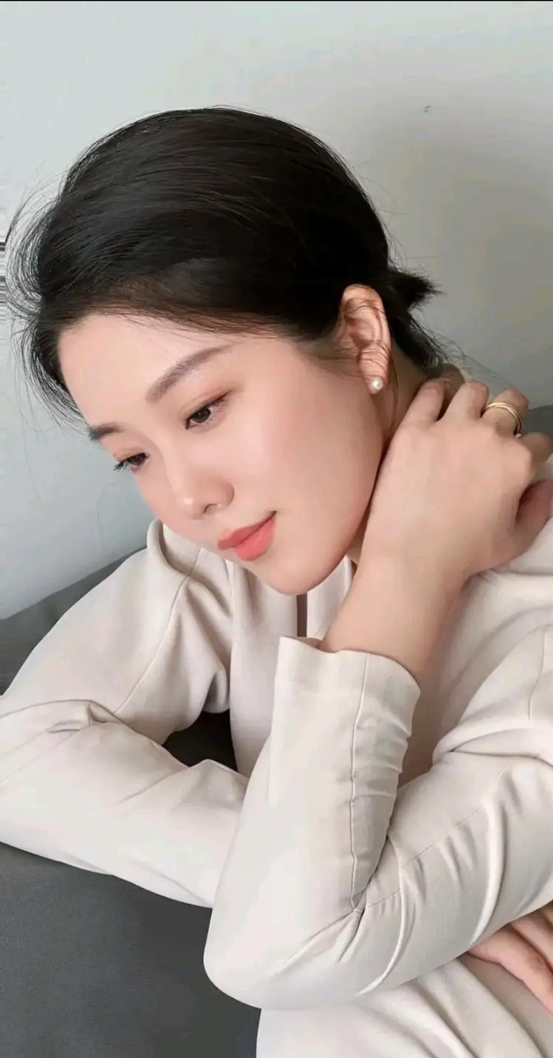 我这个人的性格，我自己看着都上火，就比如我主动呆在家没问题，因为我本来就宅，看看