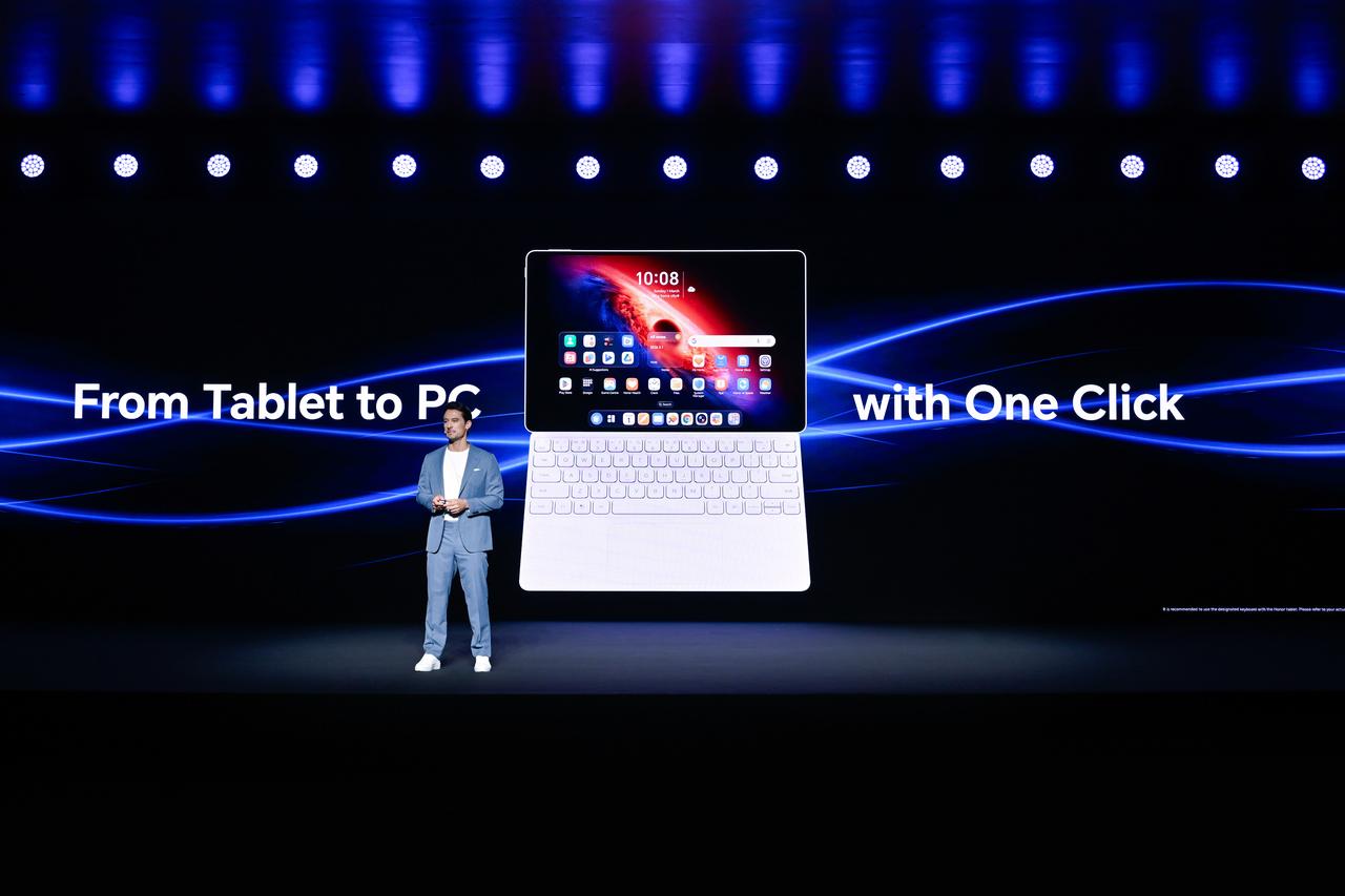 巴塞罗那MWC2026，荣耀官方发布了轻薄旗舰平板：荣耀MagicPad 4，好