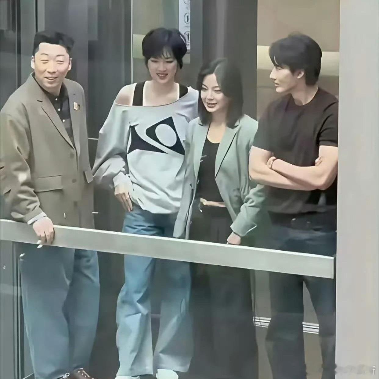 才发现，华为的二公主姚安娜不得不说，这身材和颜值还是挺高的！ 