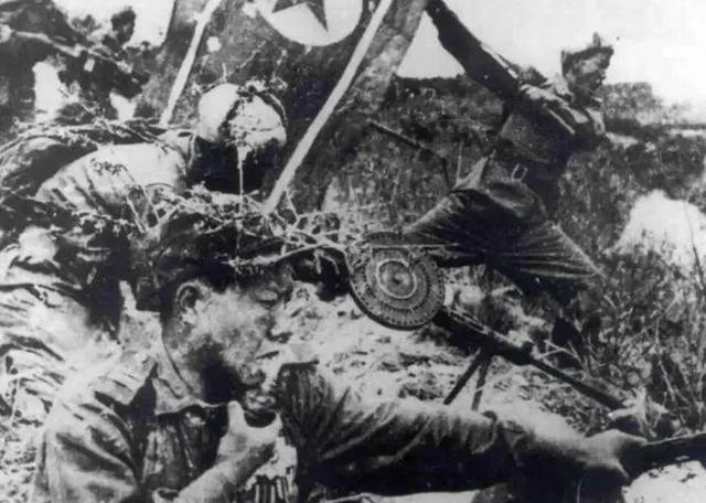 1953年，作为被俘将领级别最高的吴成德，随最后一批志愿军战俘被遣返回国，此时的