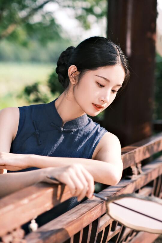 有谁和我一样偏爱这种书香气的旗袍