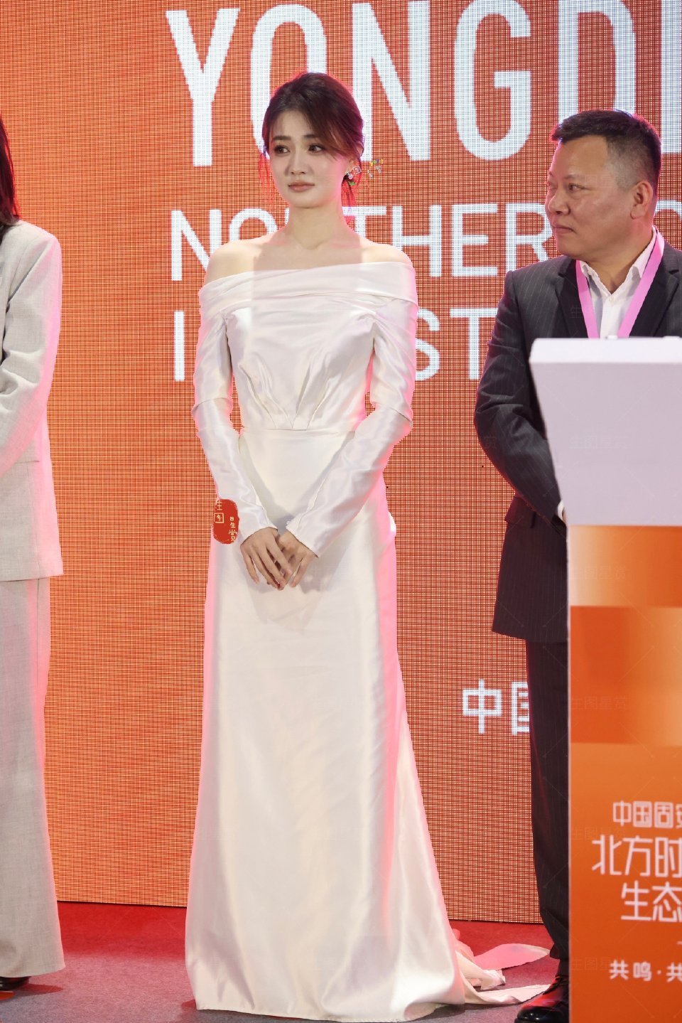 徐璐原相机状态 当年《甄嬛传》里的甄玉娆如今依旧惊艳！徐璐近日现身活动，原相机生