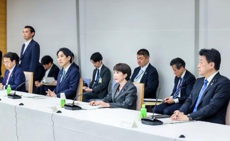坐不住了！日本直接派人奔赴中国。
 
5月10日放出消息，11日日中经济协会考察