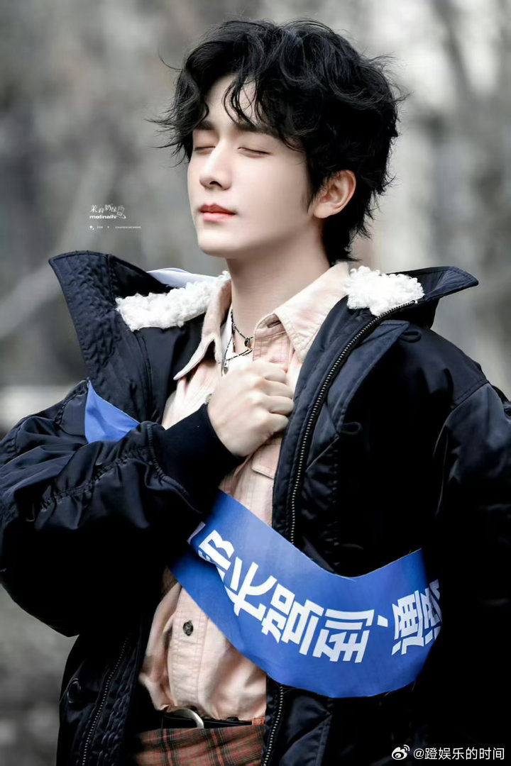 张新成手控福利张新成手控有福了 张新成：露脸下次一定！没事，手控表示有这手就足够